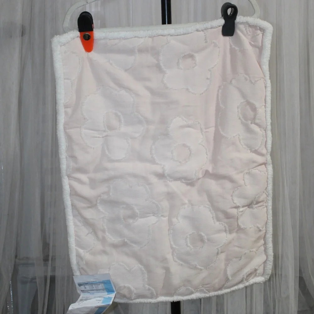 Williams Sonoma. Floral Clip Fabric Sham w/ Fluffy Trim Flange. Sz. 26x20